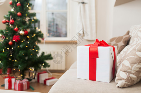 诞节,假日,冬天幸福的礼品盒教练家背景图片