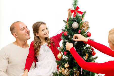 家庭,假期,世代人的微笑的家庭装饰诞树家里图片