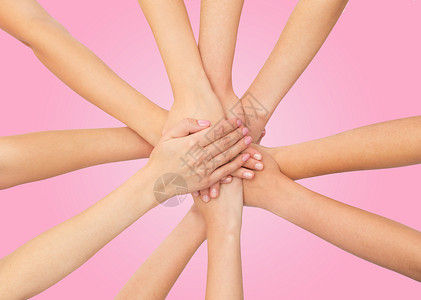 医疗保健,人,手势医学的密切的妇女的手彼此的粉红色背景图片