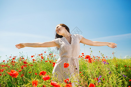 幸福,自然,夏天,假期人的微笑的轻女人田图片