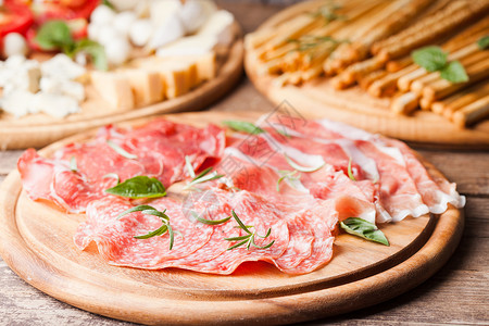 古泽勒意大利开胃菜各种类型的火腿,奶酪奶油背景