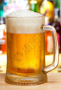 杯啤酒背景图片
