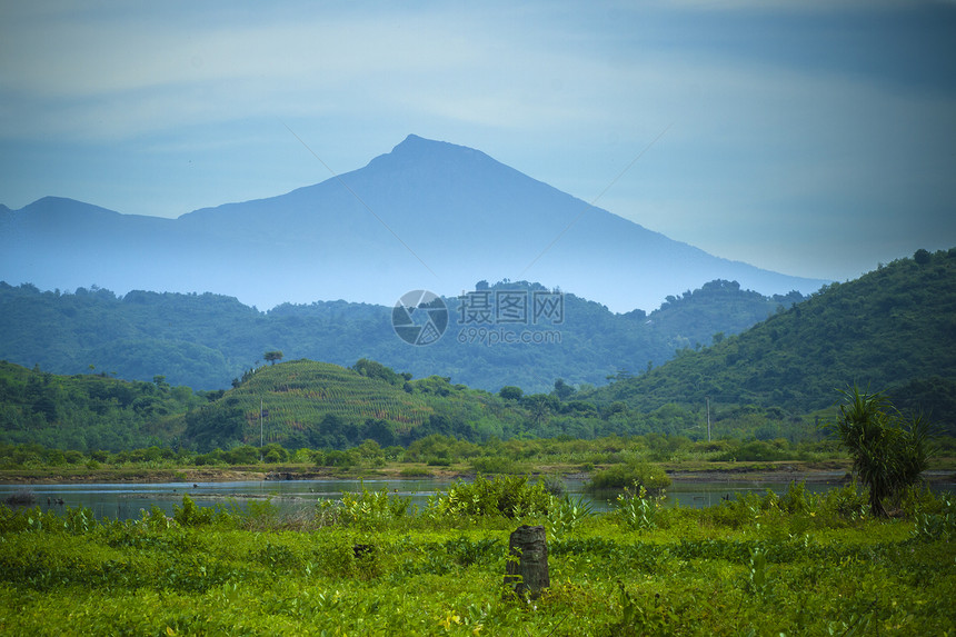 印度尼西亚伦博克岛Rinjani火山的景观图片