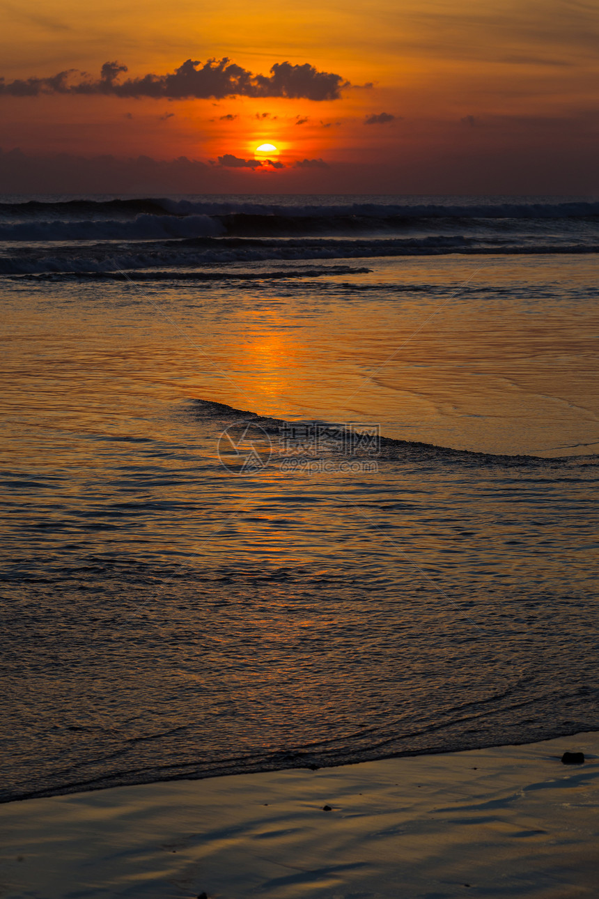 日落时的海洋图片