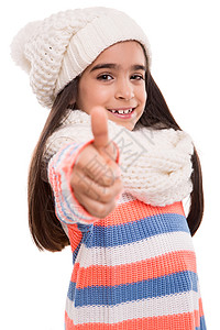 穿着冬装的小女孩竖大拇指图片