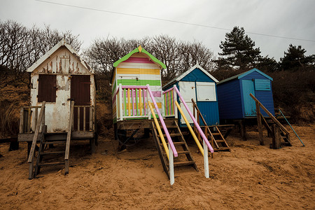 冬天的海滩小屋高清图片