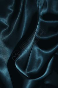 深蓝色丝绸的纹理特写图片
