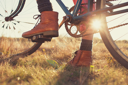 女靴老式自行车背景图片