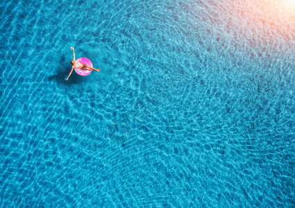 比利茨基粉红色加勒比海湾高清图片