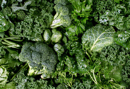 羽衣绿色蔬菜深色多叶食物背景种健康的饮食的新鲜花园生产机种植,健康的象征,如甘蓝,瑞士,查德,菠菜,甘蓝,西兰花背景