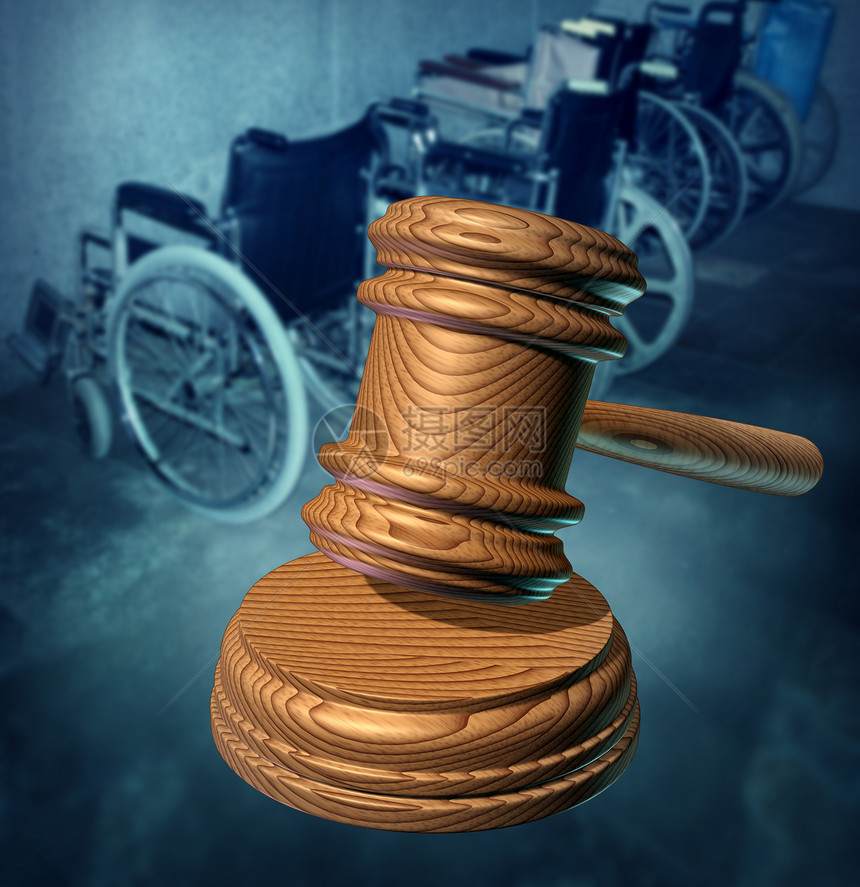 残疾权利法庭上争取残疾人精神上受挑战的公民获得服务的平等机会,轮椅保护弱势群体的木制法官图片