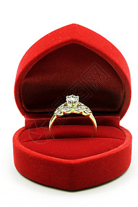 豪华钻石结婚戒指红色天鹅绒丝绸盒,用于订婚爱情情人节的图片