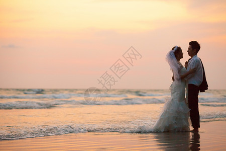 幸福浪漫的场景,爱情伴侣海滩上婚礼图片