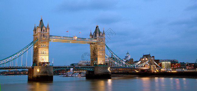 伦敦塔桥全景黄昏英国图片