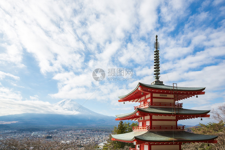 红塔以富士山景观山梨市为背景图片