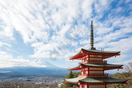 红塔以富士山景观山梨市为背景图片