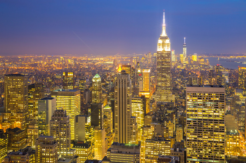 纽约市天际线与城市摩天大楼黄昏,美国图片