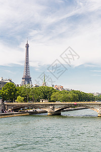 埃菲尔铁塔沿着塞纳河,法国巴黎图片