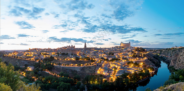 图莱多城市景观全景拍摄与阿尔卡扎黄昏马德里西牙高清图片