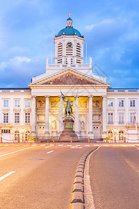布鲁塞尔皇家广场与皇宫大教堂比利时高清图片