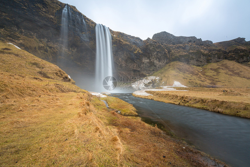 冰岛南部的塞尔贾兰斯瀑布图片