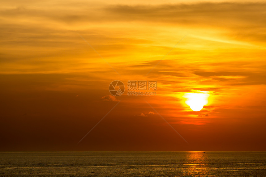 泰国安达曼海克拉比普吉岛美丽的日落图片