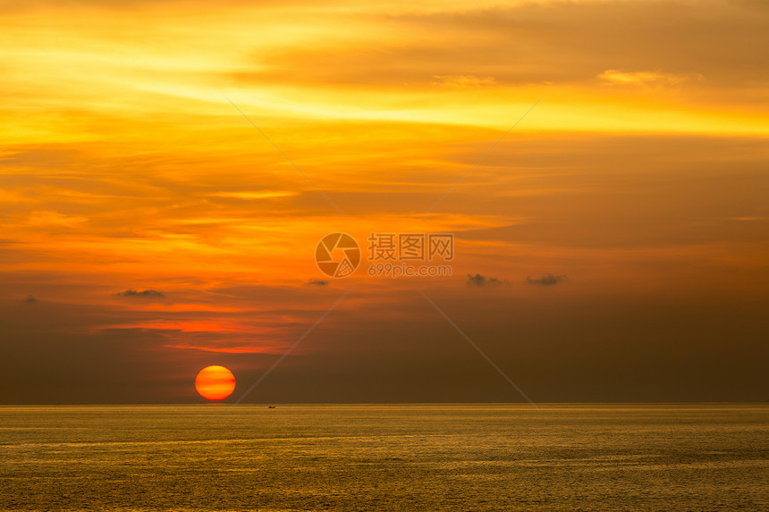 泰国安达曼海克拉比普吉岛美丽的日落图片