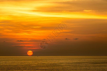泰国安达曼海克拉比普吉岛美丽的日落背景