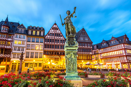 老城广场罗默伯格与朱斯蒂亚雕像法兰克福德国背景图片