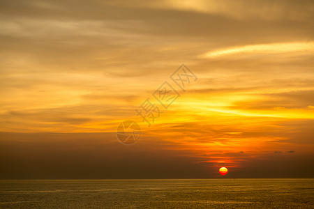 泰国安达曼海克拉比普吉岛美丽的日落背景