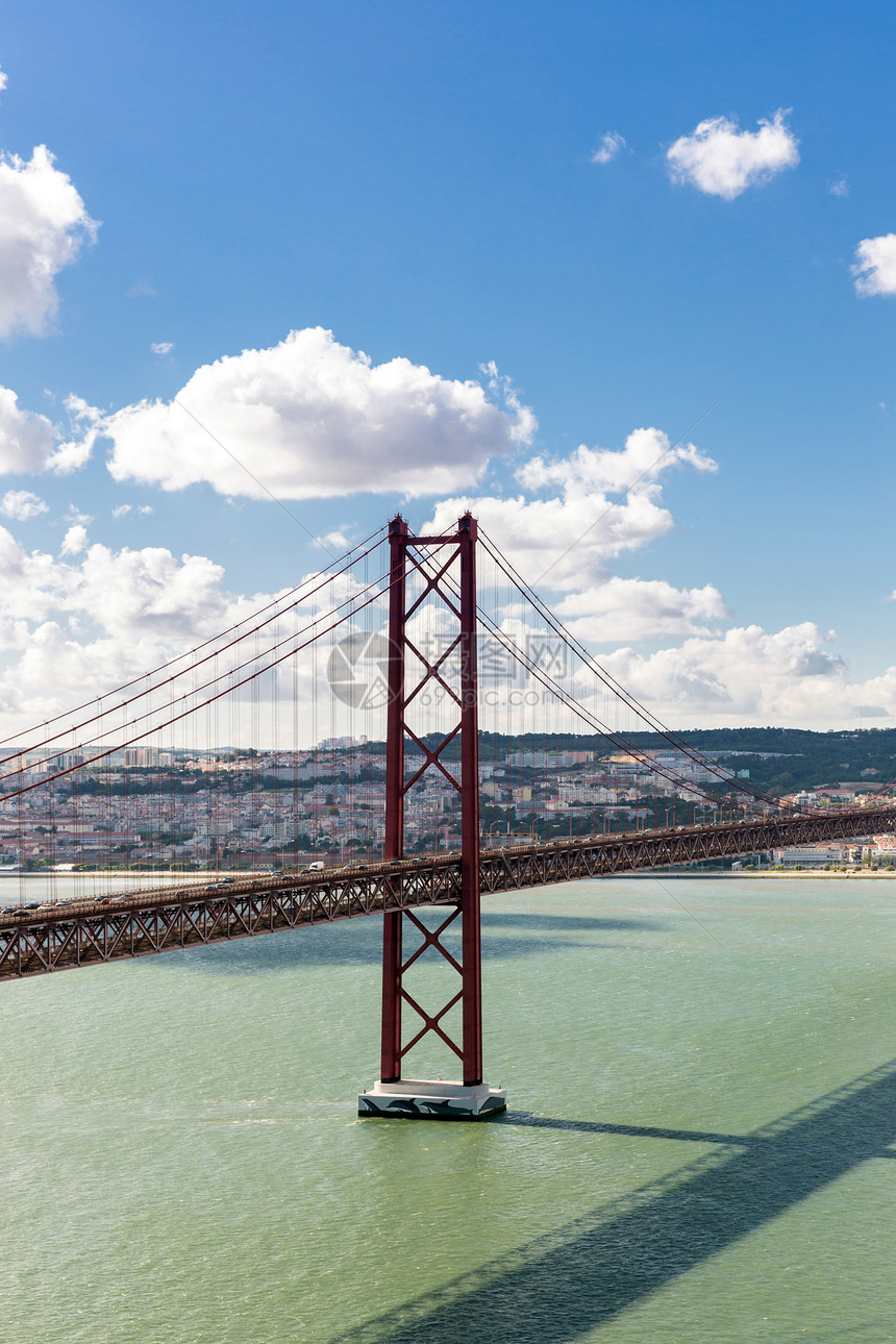 里斯本城市景观与25德阿比尔吊桥,葡萄牙图片