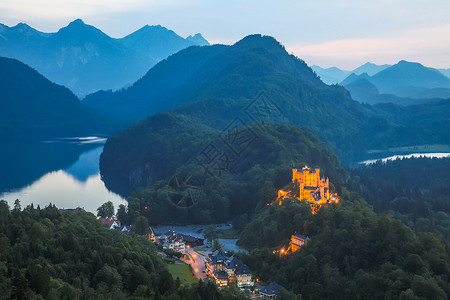 美丽的夏季日落景色的霍恩什旺瑙城堡福森巴伐利亚,德国图片