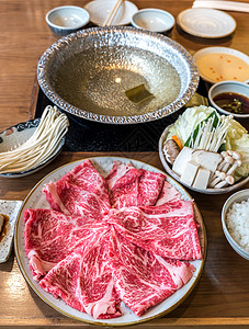 劳伦蒂乌套5瓦格玉牛肉套餐,用于苏基亚基沙布沙布与蔬菜,石鸡日本火锅美食背景