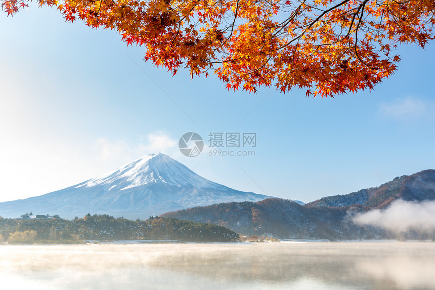 mt富士秋季KawaguchikoKawaguchi湖与雪日本图片