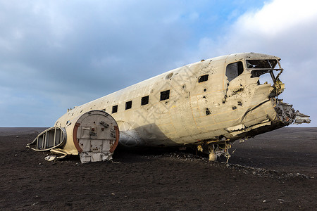 沃尔索尔美国用飞机冰岛南部维克附近的Solheimasandur海滩上被遗弃的残骸背景