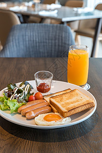 早餐香肠,煎鸡蛋橙汁早餐套餐图片