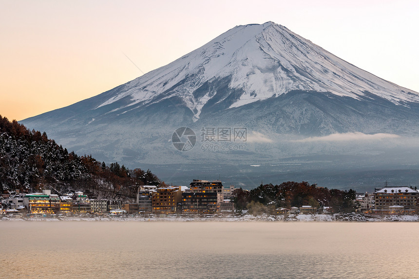 富士山Kawaguchiko湖看Kawaguchi日落图片