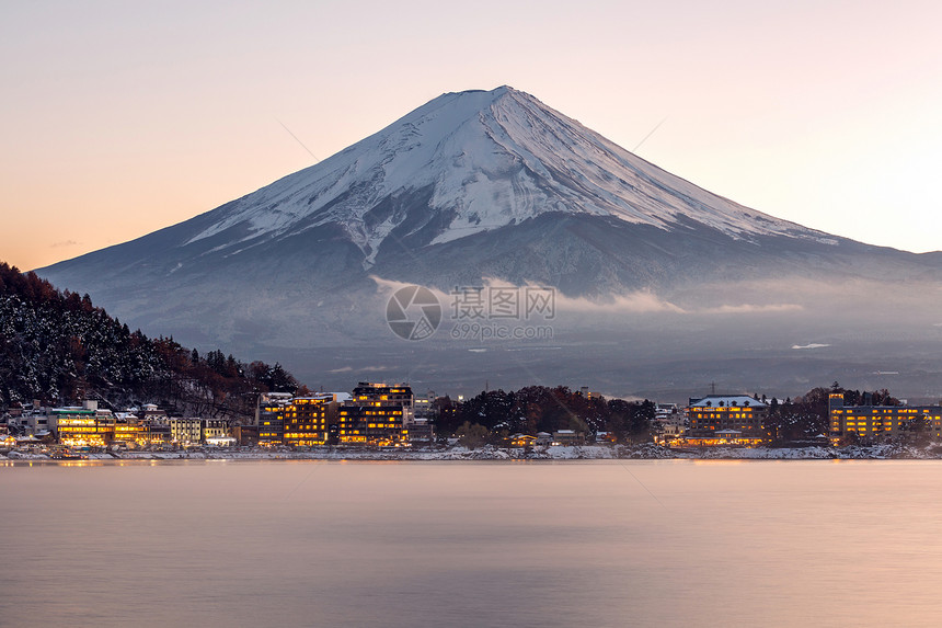 富士山Kawaguchiko湖看Kawaguchi日落图片