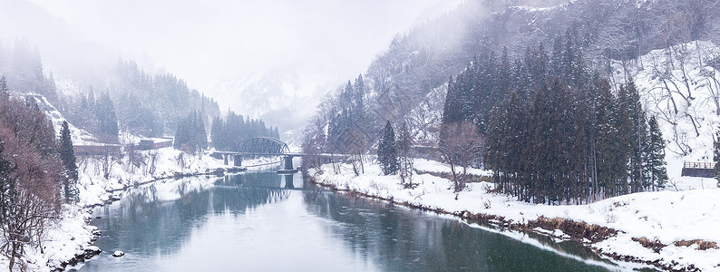 火车冬季景观雪桥全景背景