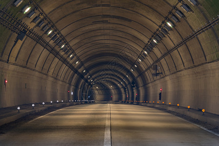 两车道公路隧道路高清图片