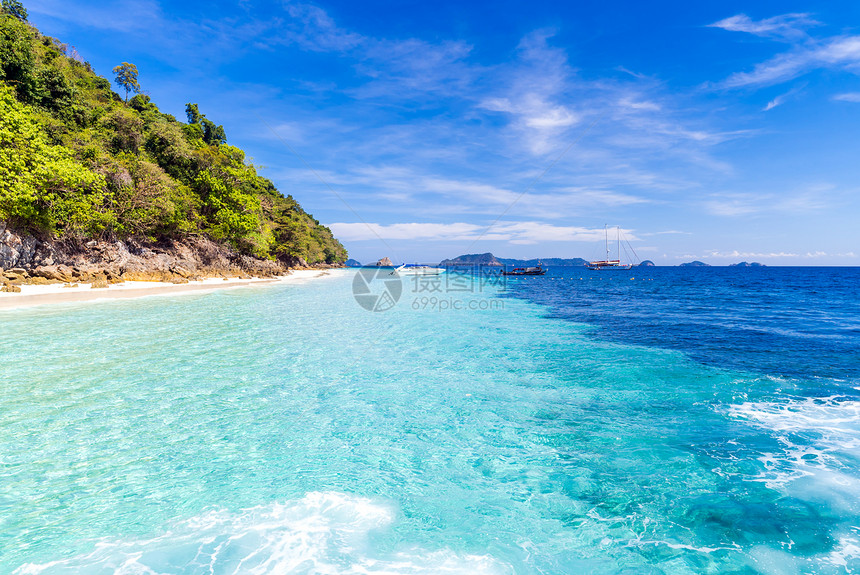 热带白沙滩Snoekel点快艇安达曼海印度洋,缅甸泰国图片