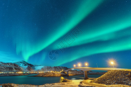 北极光极地灯光的星空夜间冬季景观图片