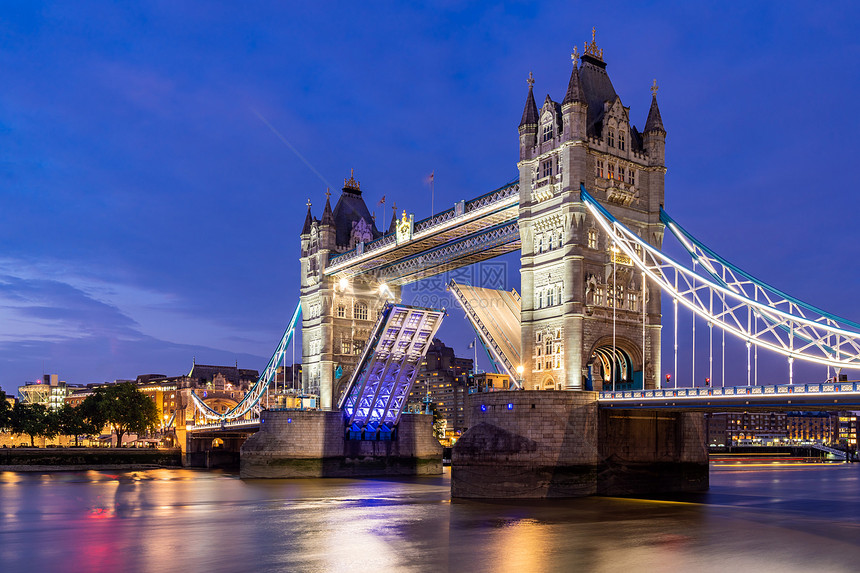 伦敦塔桥日落黄昏升,伦敦英国图片