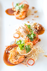油炸虾烤虾与罗望子酱,泰国美食图片
