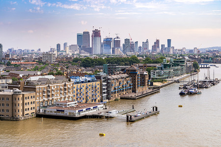 伦敦城市景观与泰晤士河金丝雀码头天际线建筑伦敦英国图片