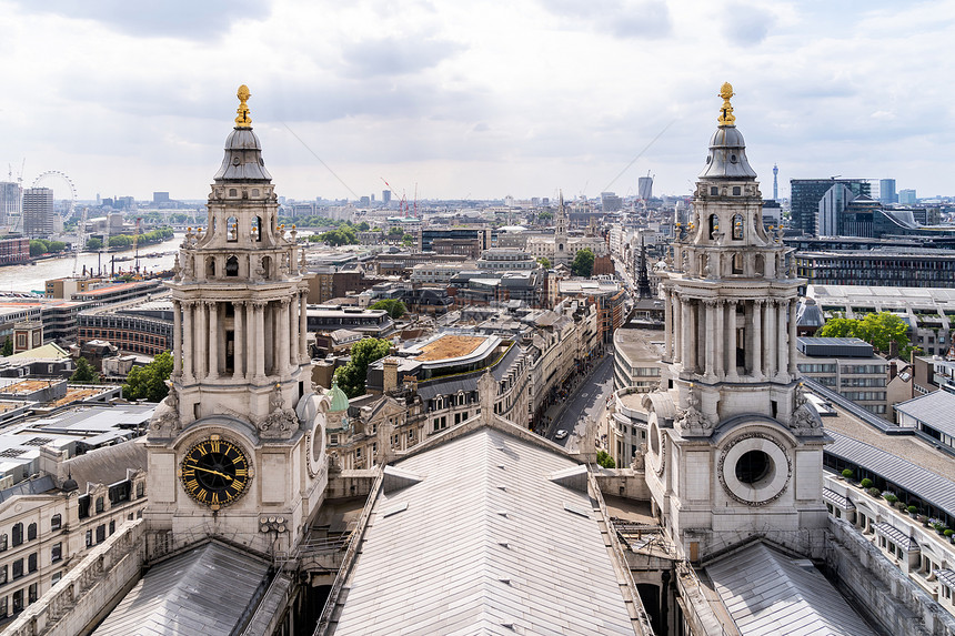英国保罗大教堂屋顶的鸟瞰图片