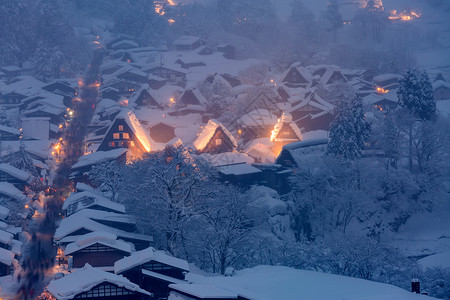 冬季景观的西拉卡瓦戈淡出与雪府楚布日本背景图片