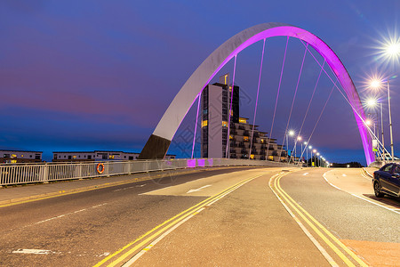克莱德弧桥沿克莱德河日落黄昏格拉斯哥市苏格兰英国高清图片