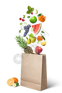 果实落入白色背景上分离的袋子中健康的饮食观念水果掉进白色的袋子里图片