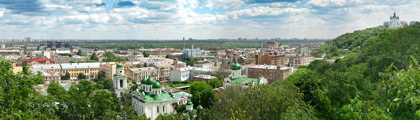 夏季基辅的全景图片